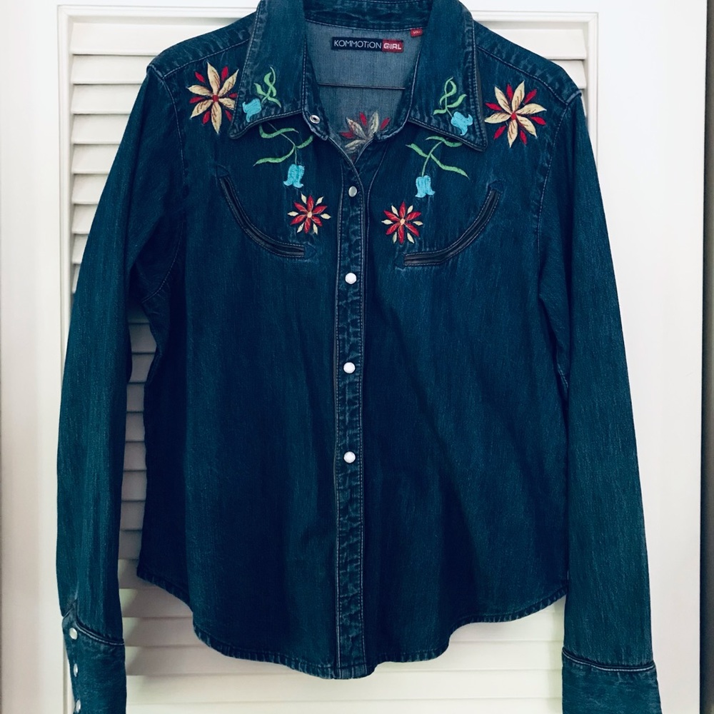 Western style embroidered denim shirt
